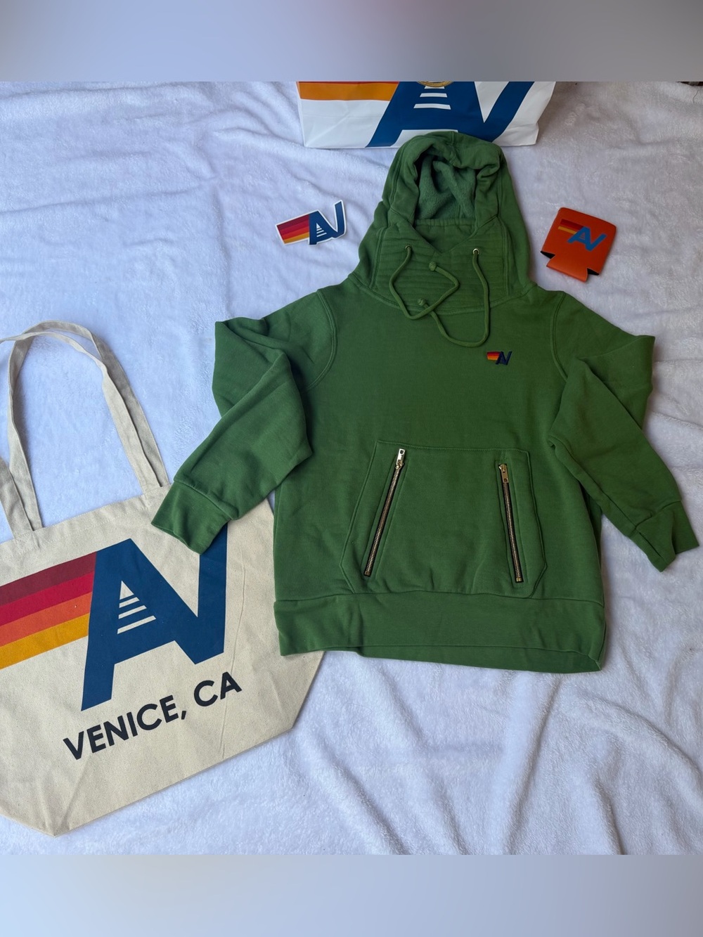 - NWT AVIATOR NATION NINJA PULLOVER HOODIE - Leaf  Small + Tote Bag